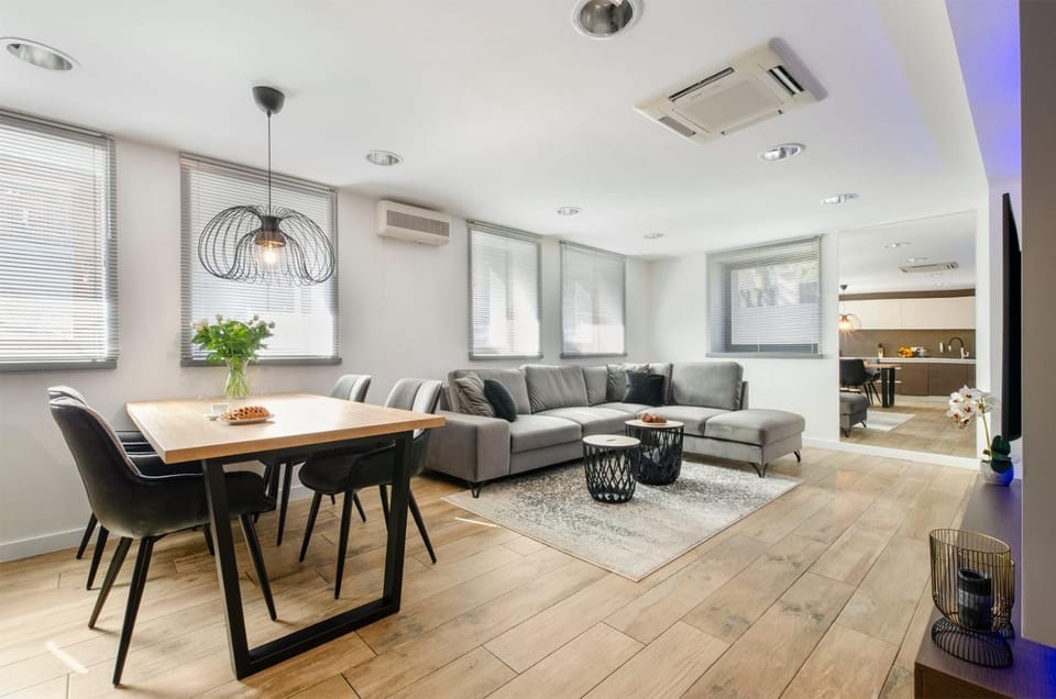 Living room, Seating area, air conditioner