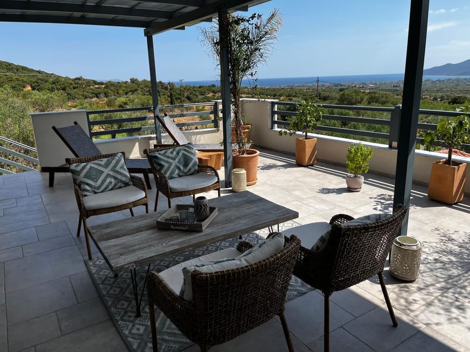 View (from property/room), Balcony/Terrace, Seating area, Sea view