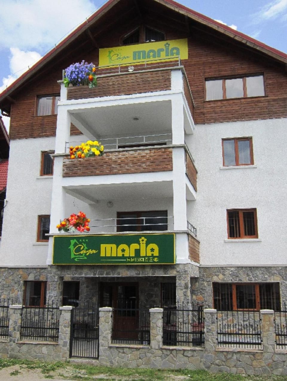 Facade/entrance, Day