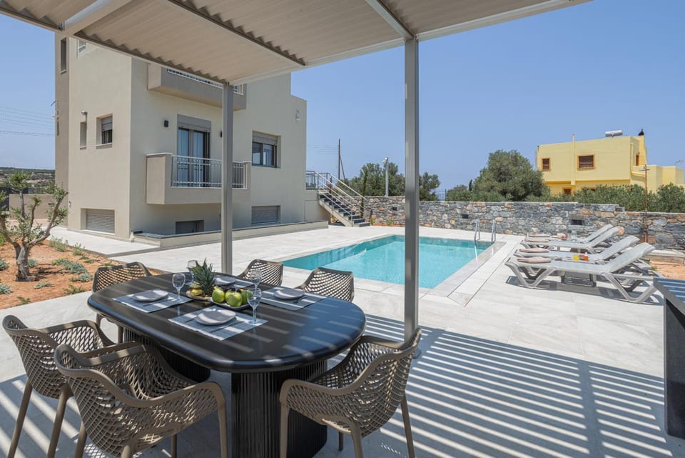 Property building, Patio, Day, Garden, View (from property/room), Balcony/Terrace, Dining area, Mountain view, Pool view, Sea view, Swimming pool, sunbed