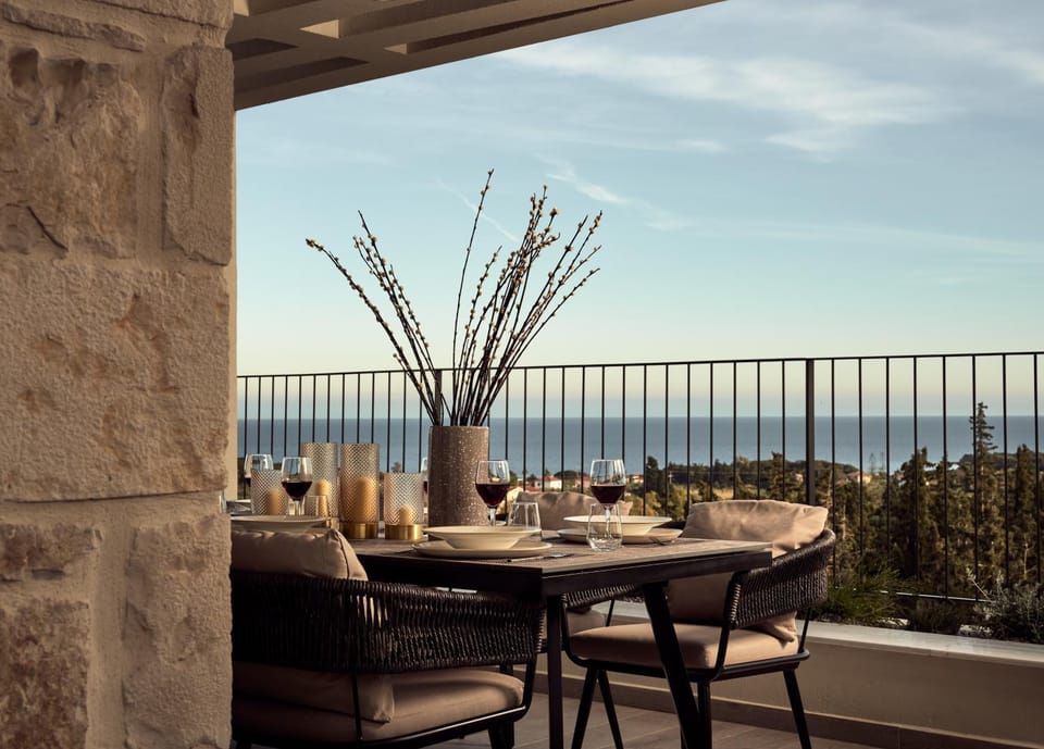 Restaurant/places to eat, Balcony/Terrace, Sea view