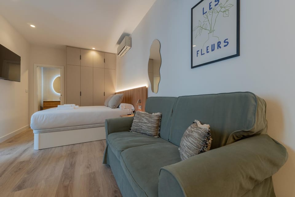 Bed, Living room, Bedroom