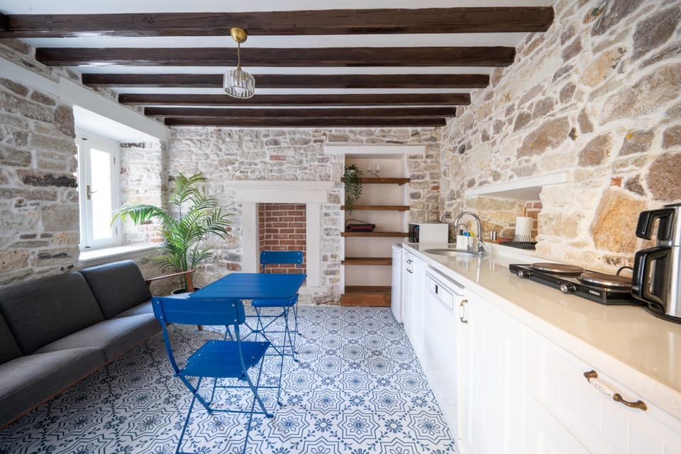 MINIQ HOMES 101 - Near Sea Foça Center 2BR Historic Stone House House in İzmir Province