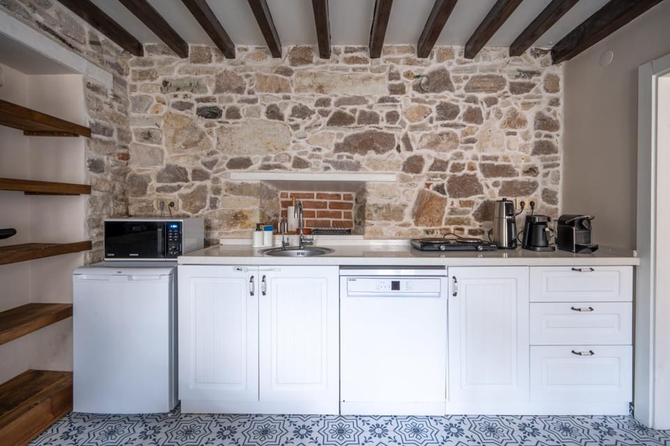 MINIQ HOMES 101 - Near Sea Foça Center 2BR Historic Stone House House in İzmir Province