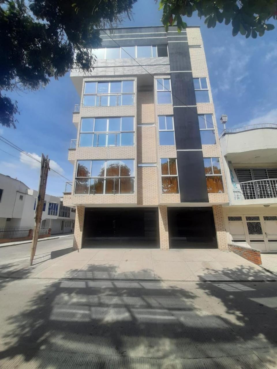 Facade/entrance