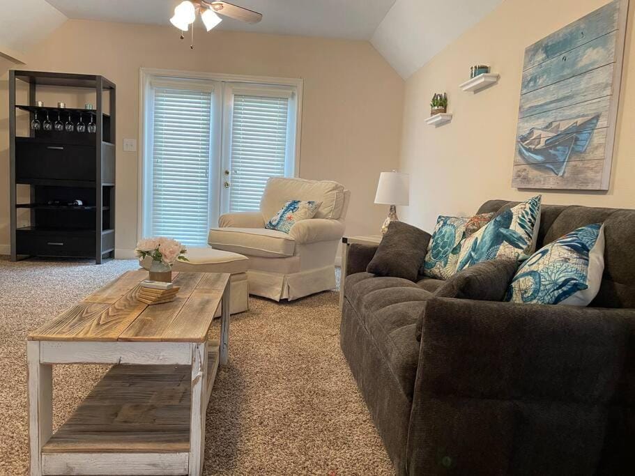 Adorable private 1-bedroom studio on mini-farm. Apartment in Lakeland