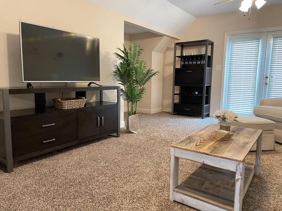 Adorable private 1-bedroom studio on mini-farm. Apartment in Lakeland