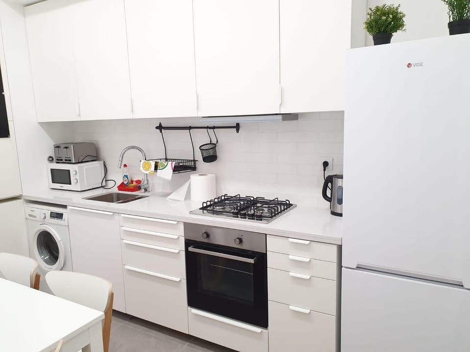 Coffee/tea facilities, minibar, pet friendly, stove, toaster, washing machine, kitchen
