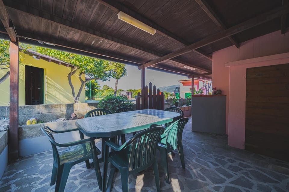 Day, Dining area