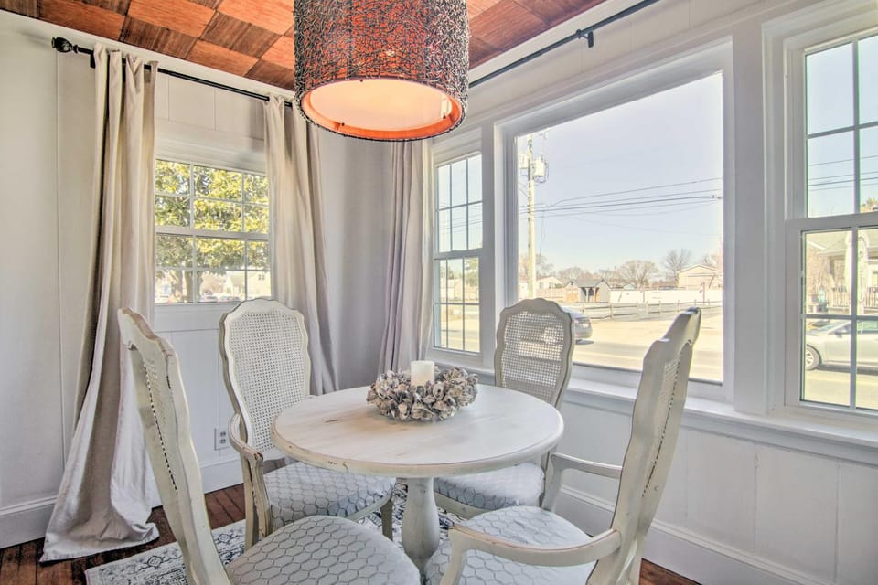 Chincoteague Island Cottage ~ 2 Mi to Beaches House in Chincoteague Island