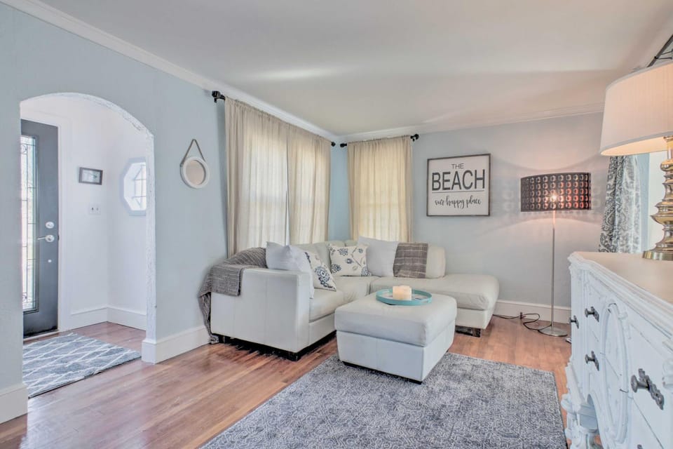 Chincoteague Island Cottage ~ 2 Mi to Beaches House in Chincoteague Island