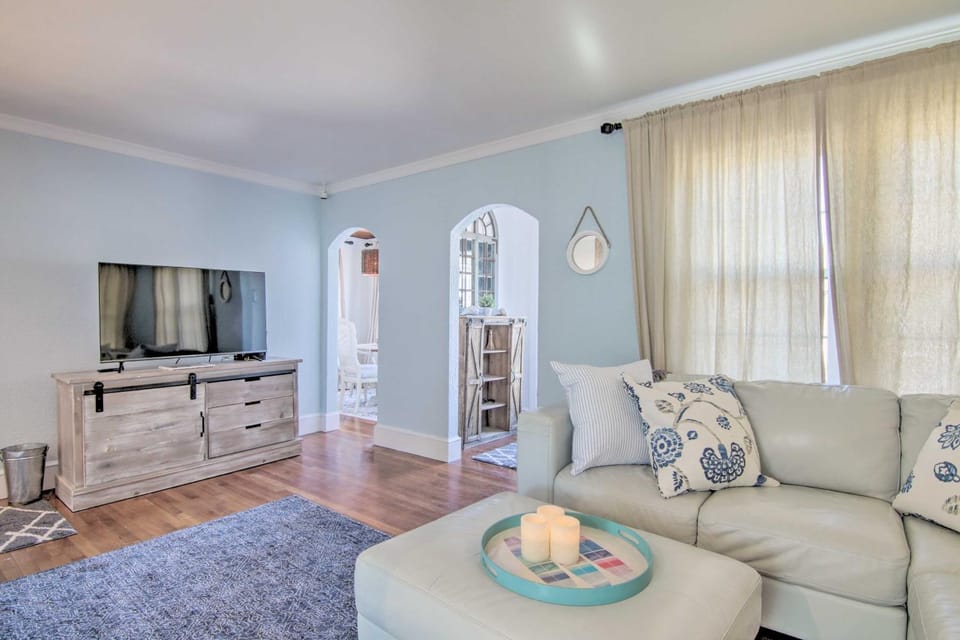 Chincoteague Island Cottage ~ 2 Mi to Beaches House in Chincoteague Island