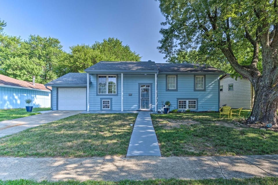 Home w/ Fire Pit - 8 Mi to Dtwn Mile Square! House in Indianapolis