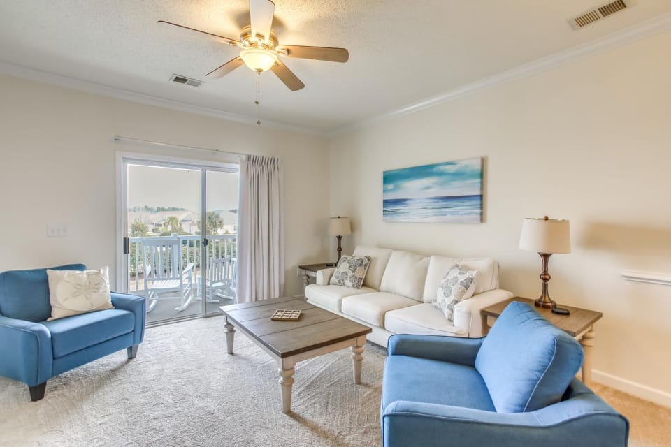 7 Mi to Myrtle Beach Boardwalk Condo with Balcony! Apartment in Carolina Forest