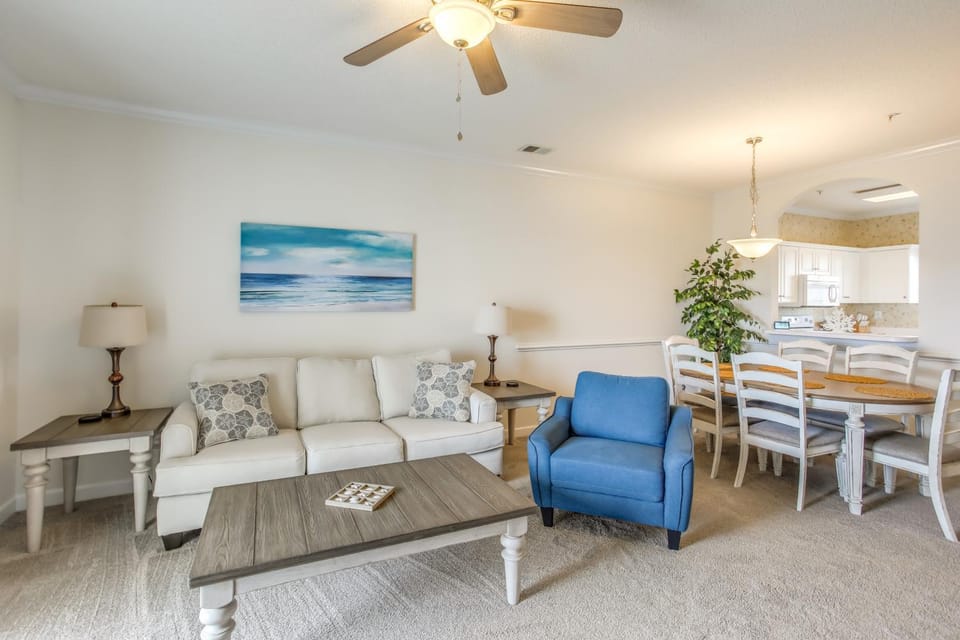 7 Mi to Myrtle Beach Boardwalk Condo with Balcony! Apartment in Carolina Forest