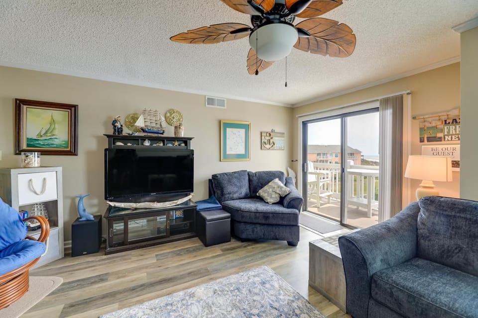 Coastal Condo w/ Indoor & Outdoor Pool Access House in Emerald Isle