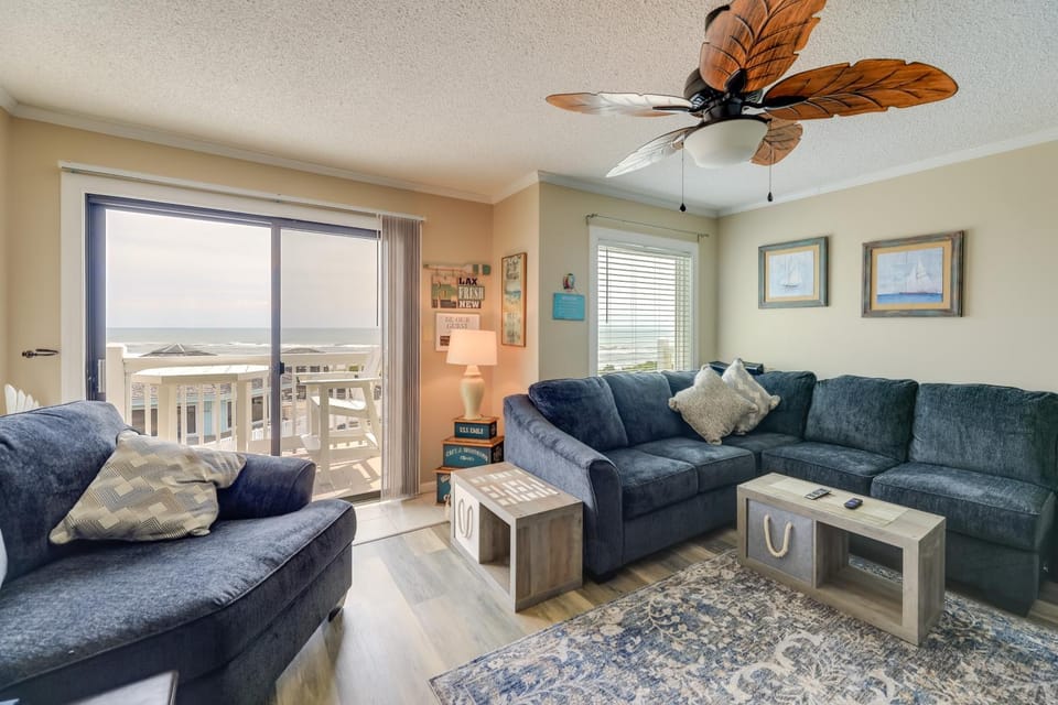 Coastal Condo w/ Indoor & Outdoor Pool Access House in Emerald Isle