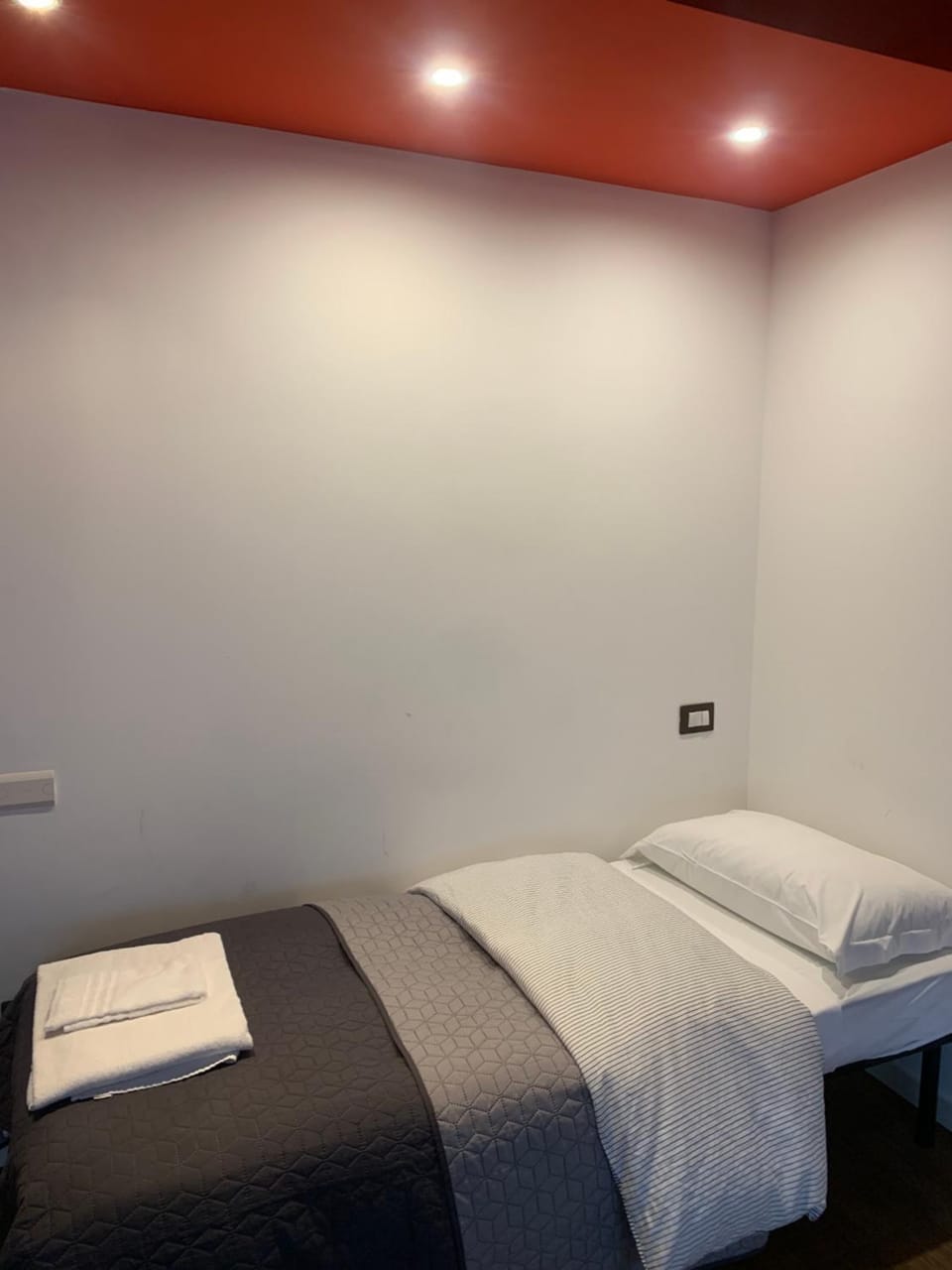 LT - Room's Bed & Living Bed and Breakfast in Monza