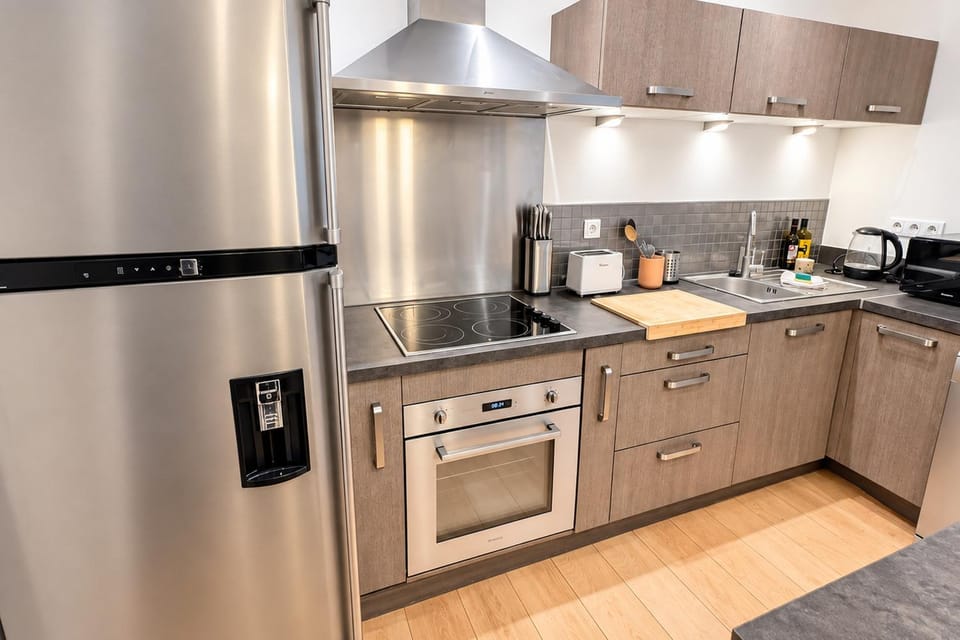 Kitchen or kitchenette, oven, toaster