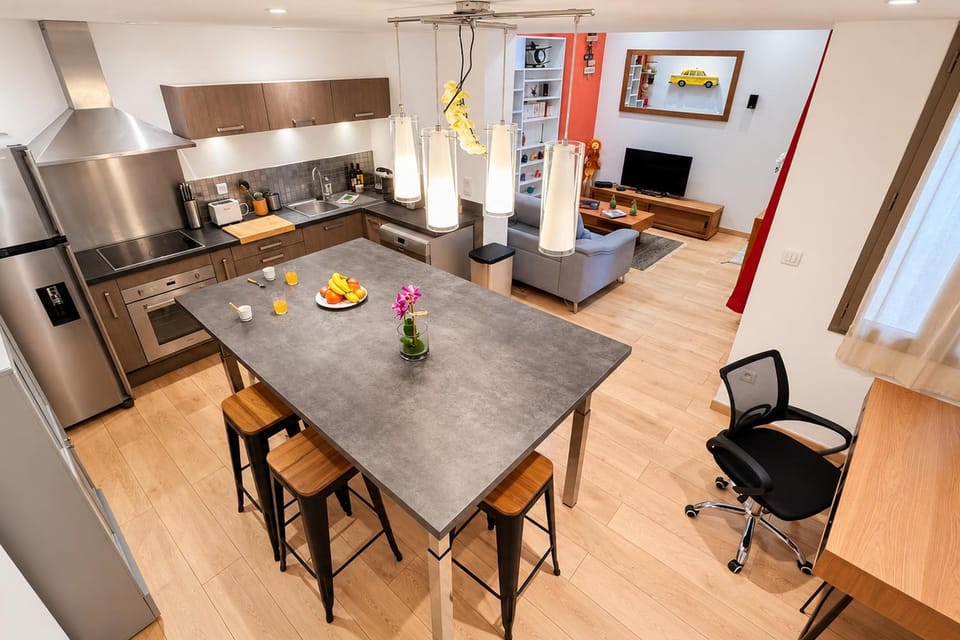 TV and multimedia, Living room, Seating area, oven