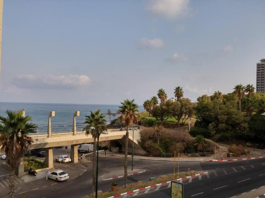 City view, Sea view