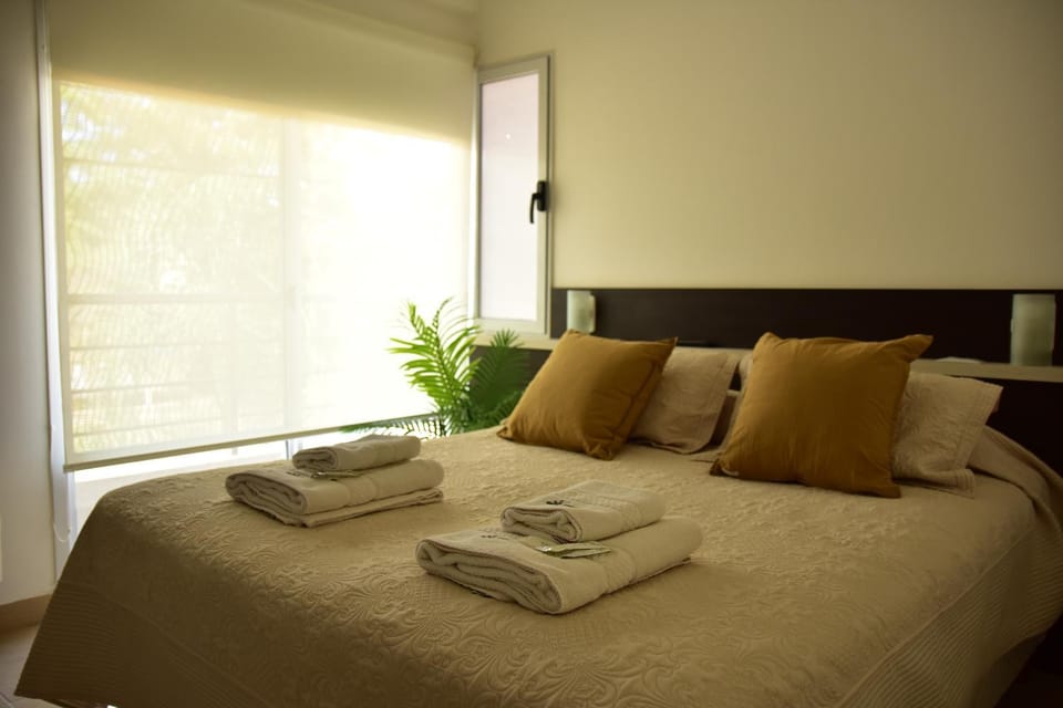 Bedroom, towels