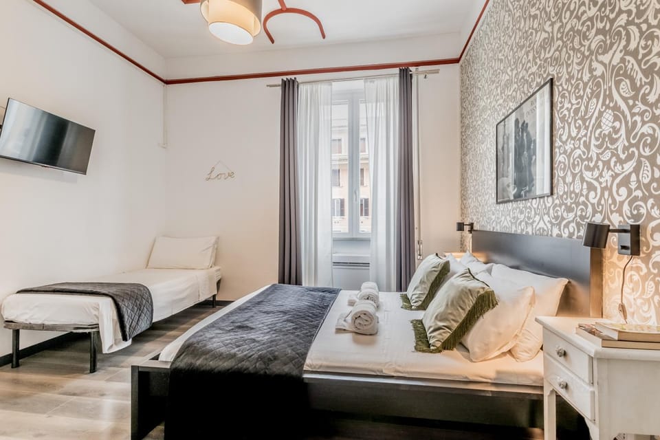 Bed, TV and multimedia, Photo of the whole room, Bedroom, towels