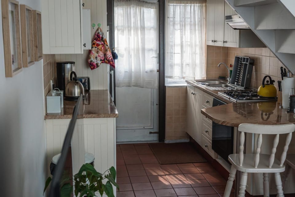 Coffee/tea facilities, microwave, oven, stove, toaster, kitchen