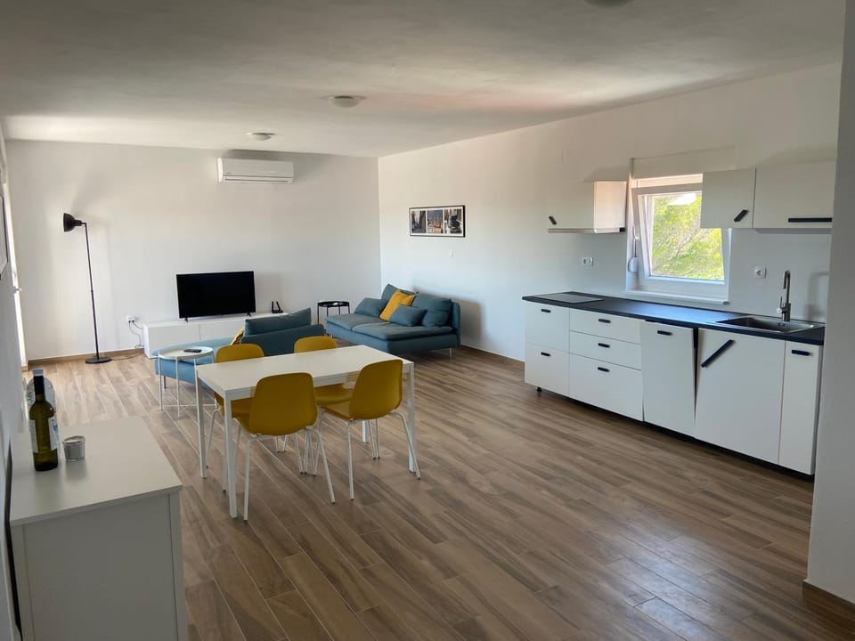 Kitchen or kitchenette, Living room, Dining area