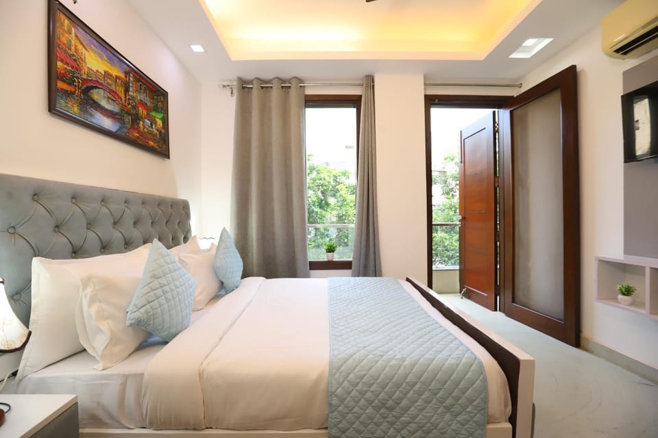Photo of the whole room, Bedroom