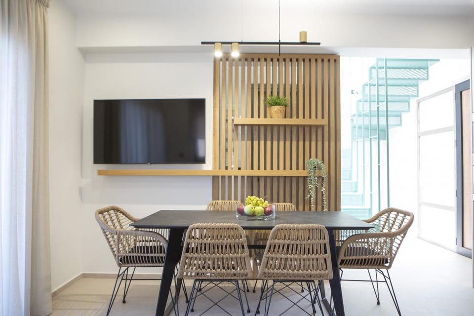 Communal lounge/ TV room, TV and multimedia, Dining area