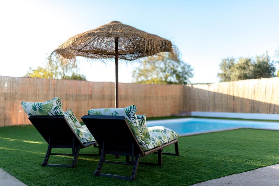 Day, Pool view, Swimming pool, sunbed