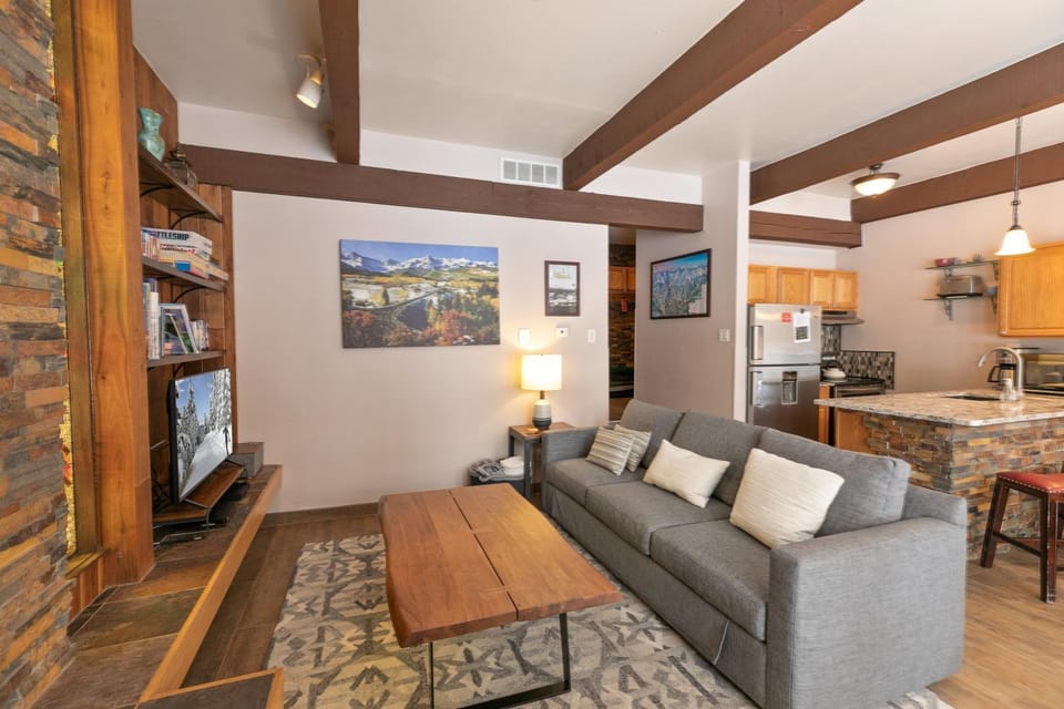 Tamarisk Alpine Condo: Great Location, Pool/Hot Tub Apartment in Breckenridge