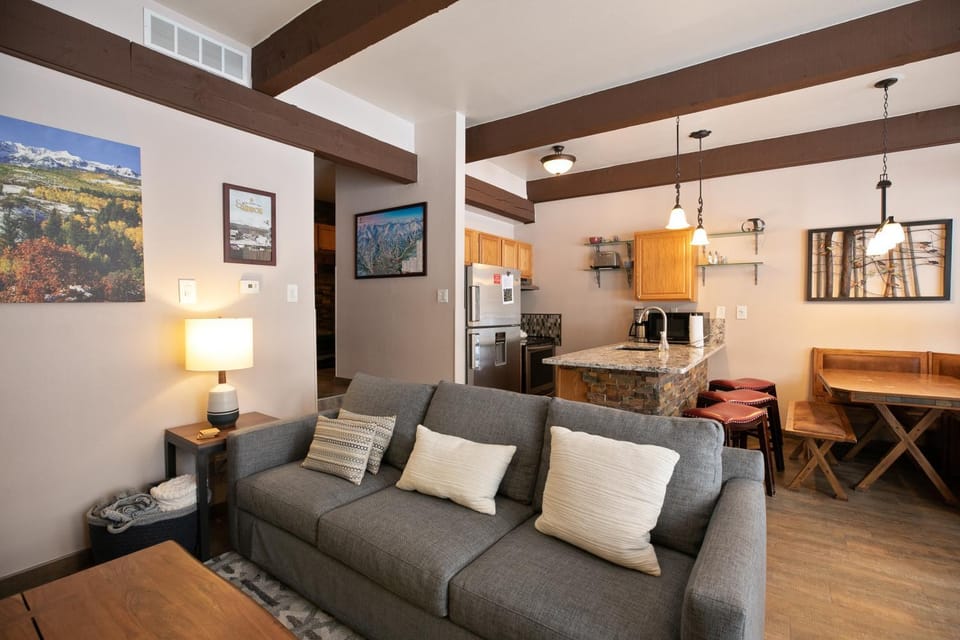 Tamarisk Alpine Condo: Great Location, Pool/Hot Tub Apartment in Breckenridge