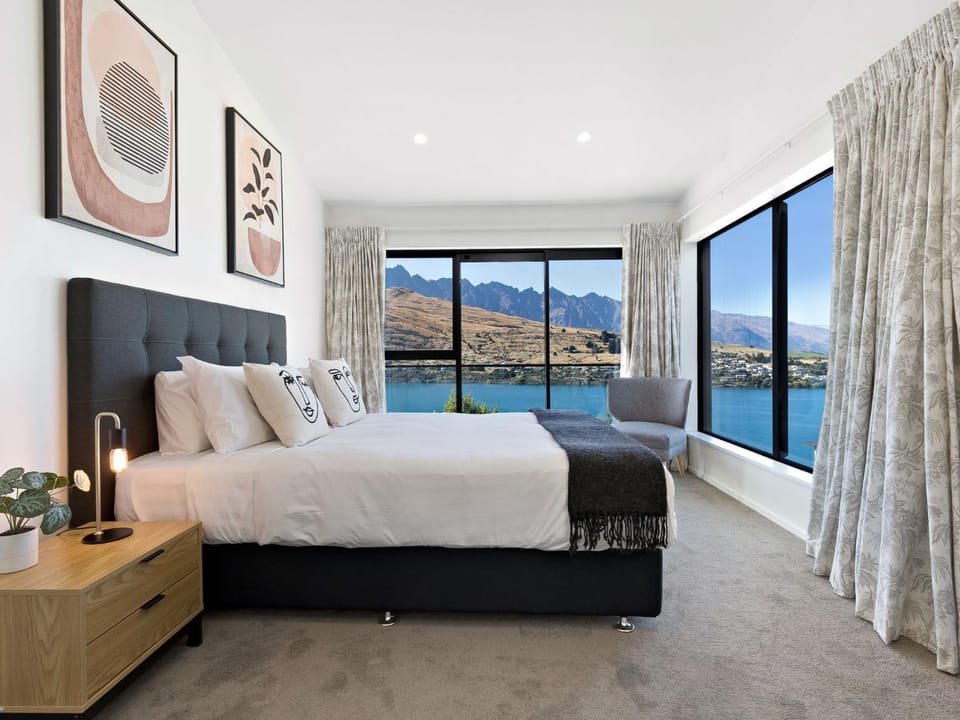 Bed, Bedroom, Lake view, Mountain view