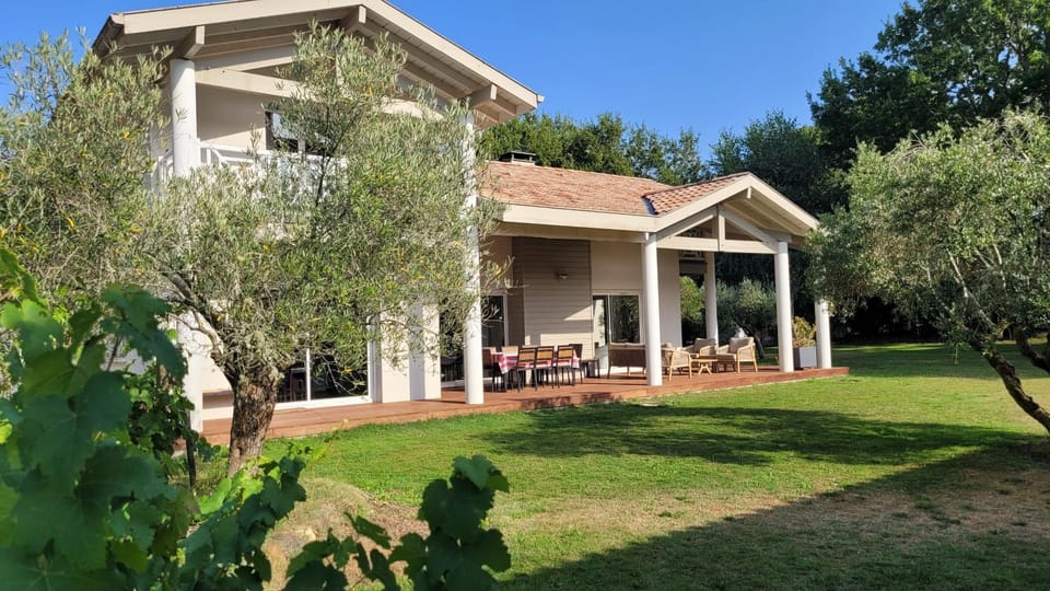 VILLA LES OLIVIERS, piscine chauffée XXL, jardin de 2500m2, ping pong, proche plage et lac Villa in Moliets-et-Maa