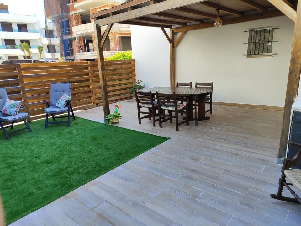 Patio, Spring, Day, Garden, View (from property/room), Balcony/Terrace, Seating area, Dining area, Garden view