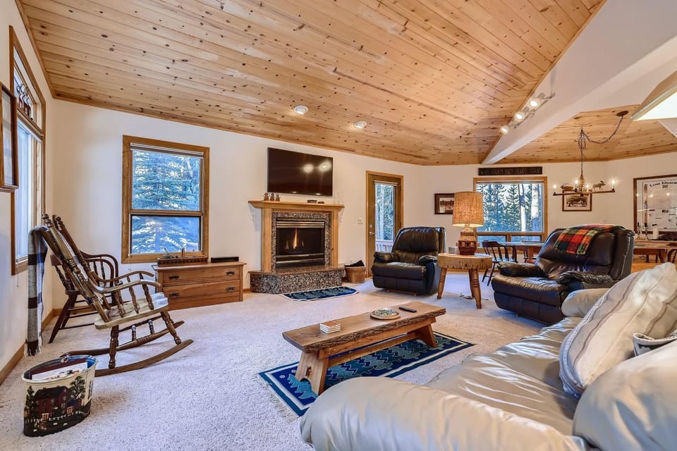 Sunbeam Retreat: Large Mountain Home Near Downtown House in Breckenridge