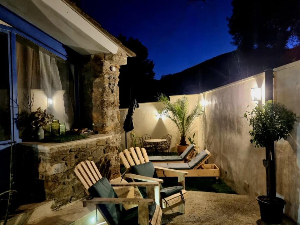 Les Rêves d'Eden Gite dans Mas Cévenol -SPA privatif Bed and Breakfast in Occitanie