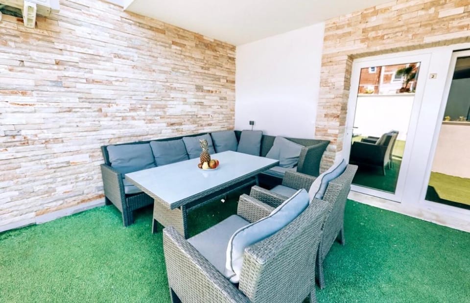 Patio, Seating area
