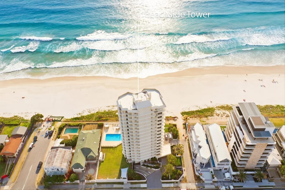 Property building, Nearby landmark, Day, Natural landscape, Bird's eye view, Beach, City view, Pool view, Sea view, Swimming pool, Location