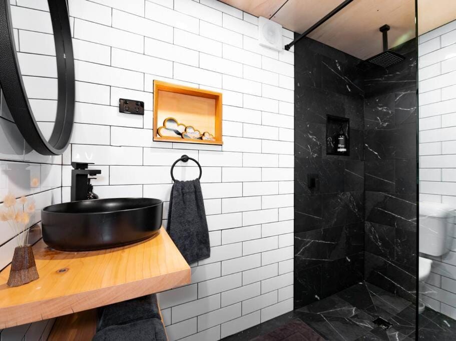 Pilgrim Blue, Derby - Two charming apartments in the heart of Derby Apartment in Branxholm