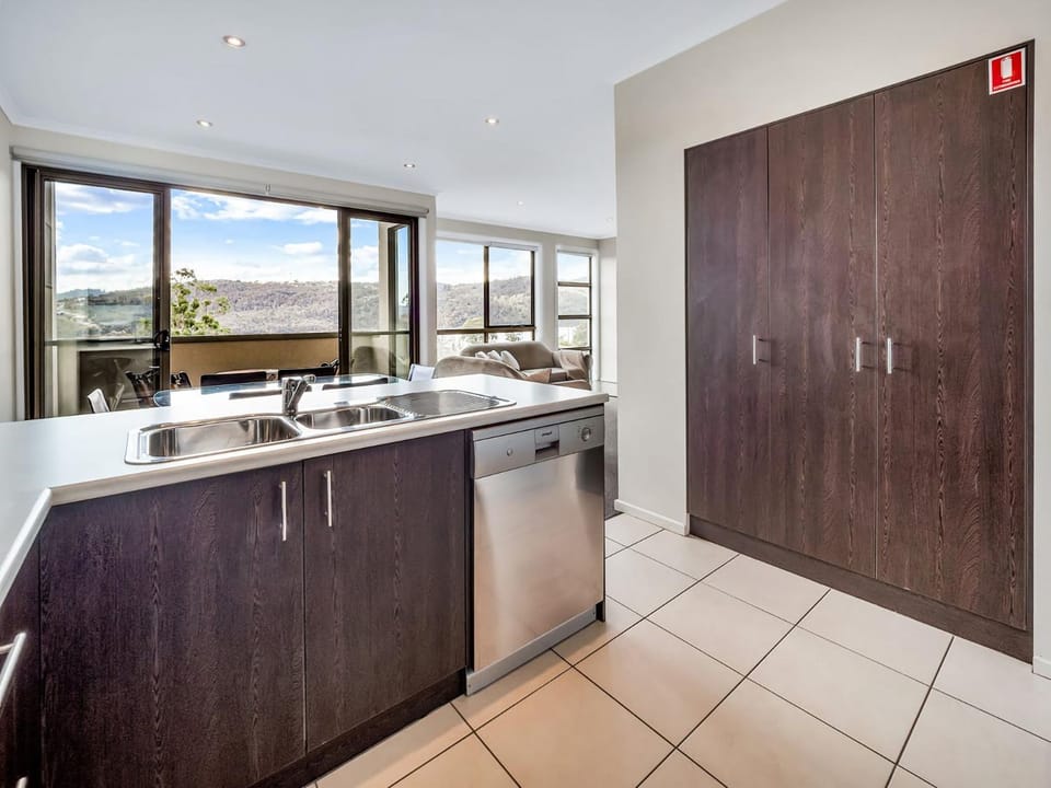 Kitchen or kitchenette, dishwasher