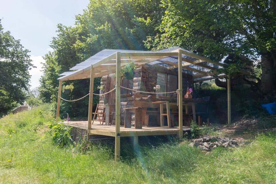 Wood Cabin & 4 Large Bell Tents - Hapus Hideaway Cabin in Wales