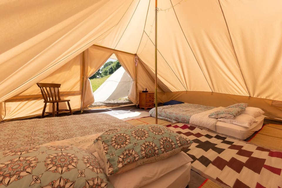 Wood Cabin & 4 Large Bell Tents - Hapus Hideaway Cabin in Wales
