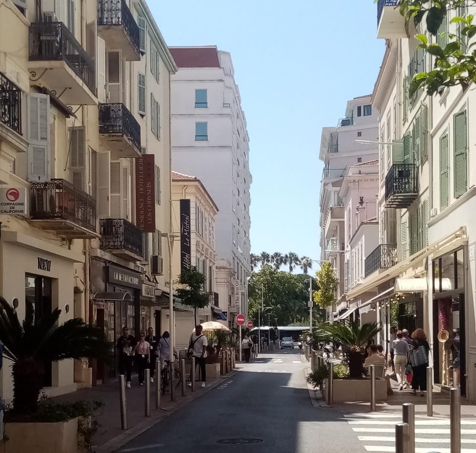 Neighbourhood, Street view