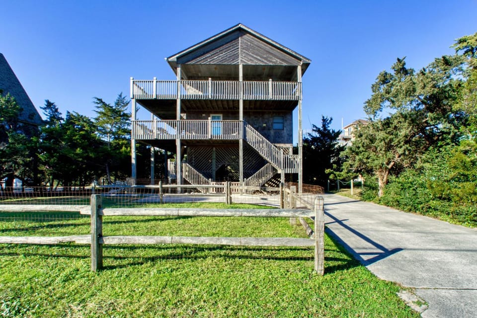 AV774 1 Good Life House in Avon