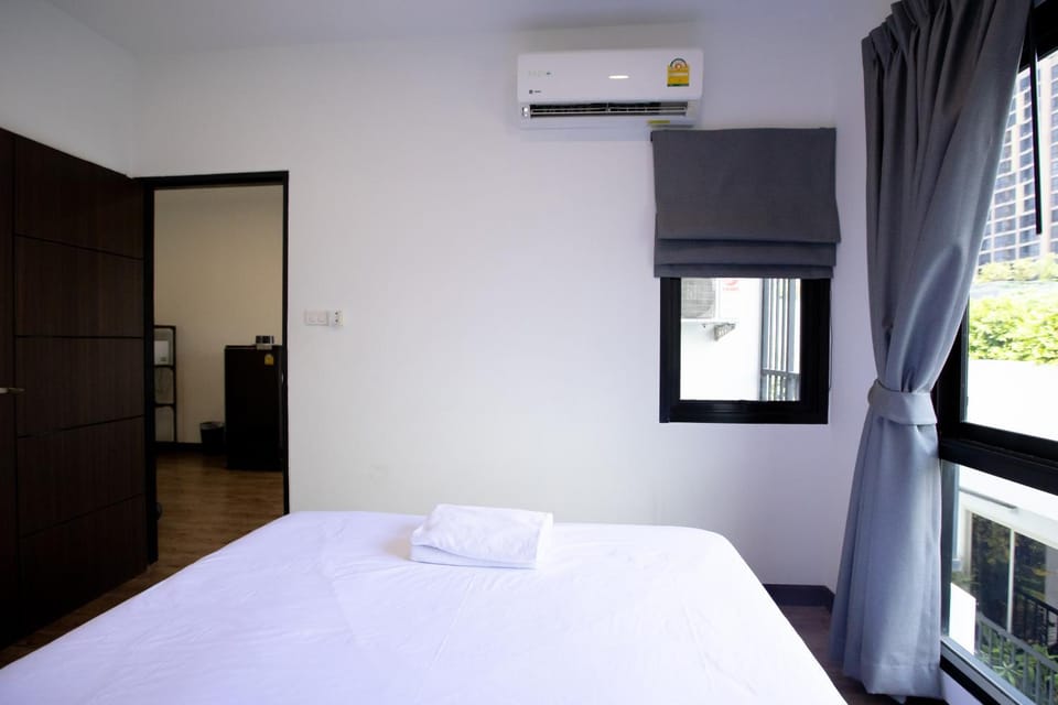 Room 36 service apartment Apartment in Bangkok