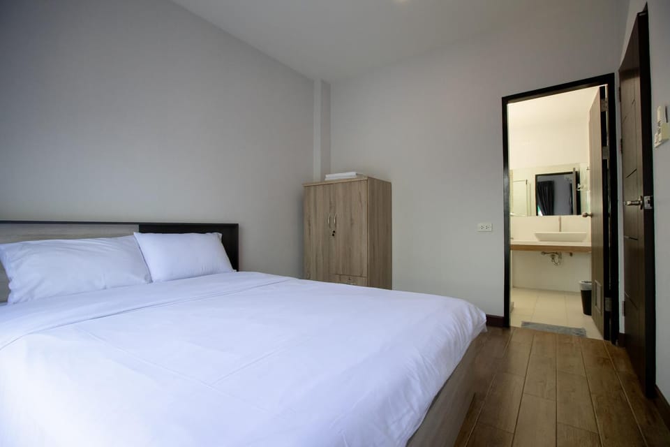 Room 36 service apartment Apartment in Bangkok