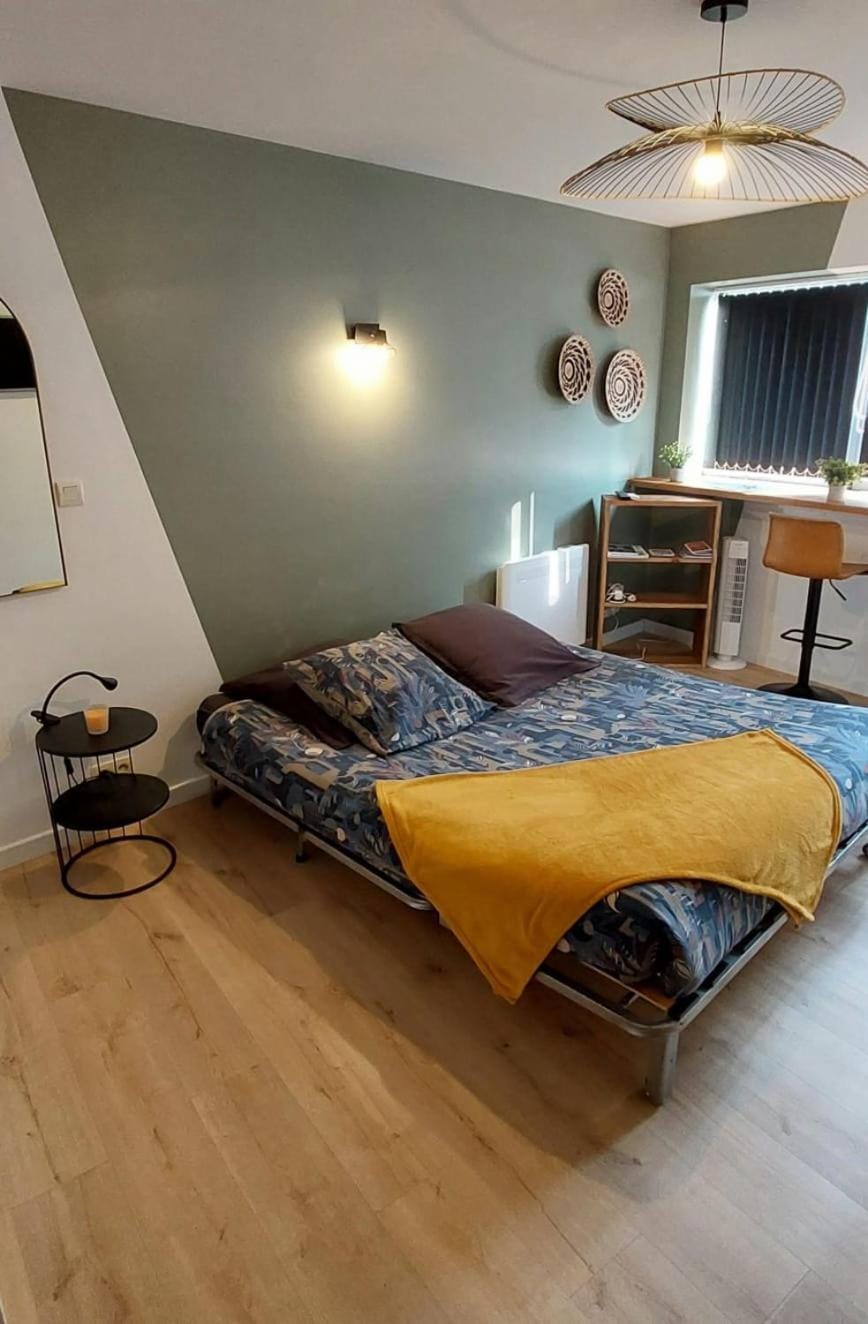Bed, Living room, Photo of the whole room, Bedroom